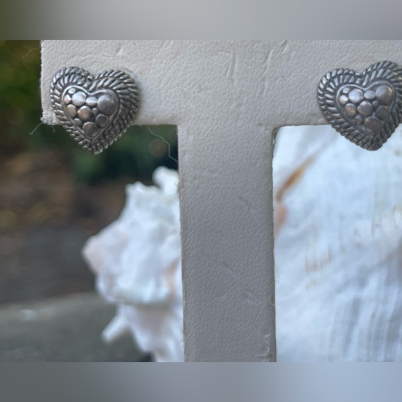 Sterling silver heart stud earrings - Picture 2 of 4